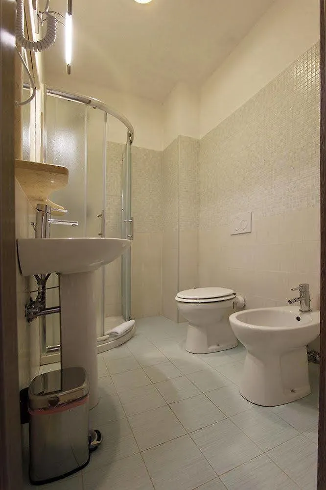 Lux Hotel Durante Milánó 2*,