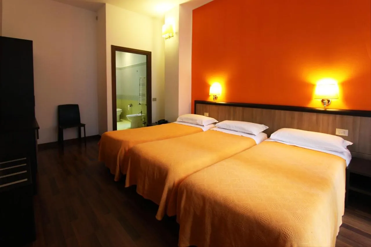 Lux Hotel Durante Milán 2*,  Italia