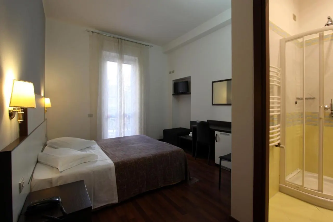 **  Lux Hotel Durante Milano İtalya