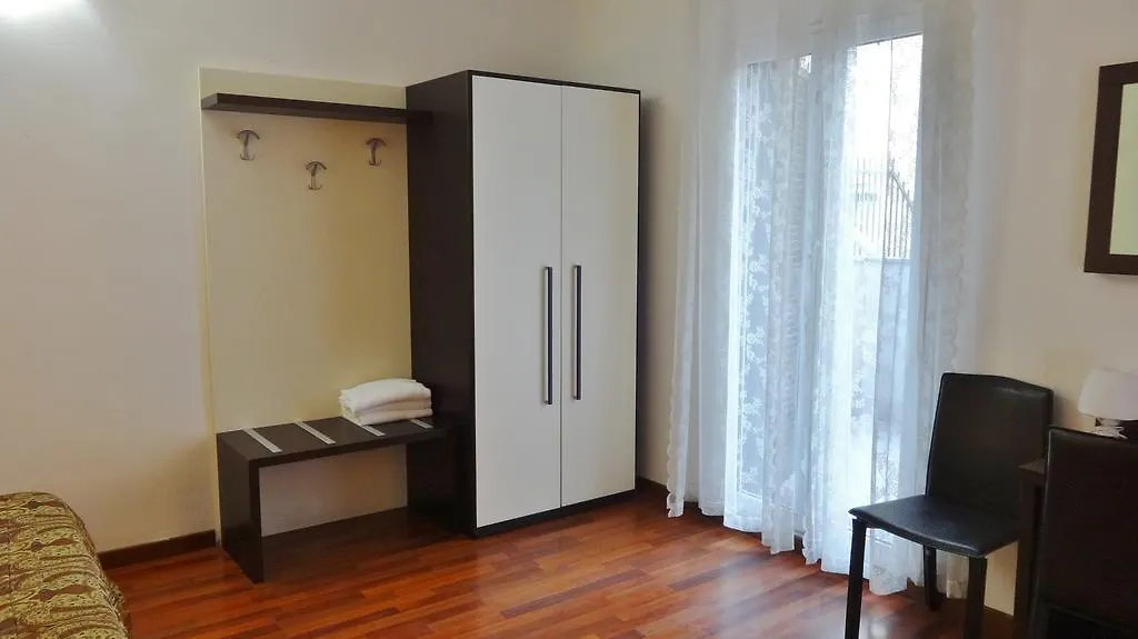 Lux Hotel Durante Milano 2*,  İtalya