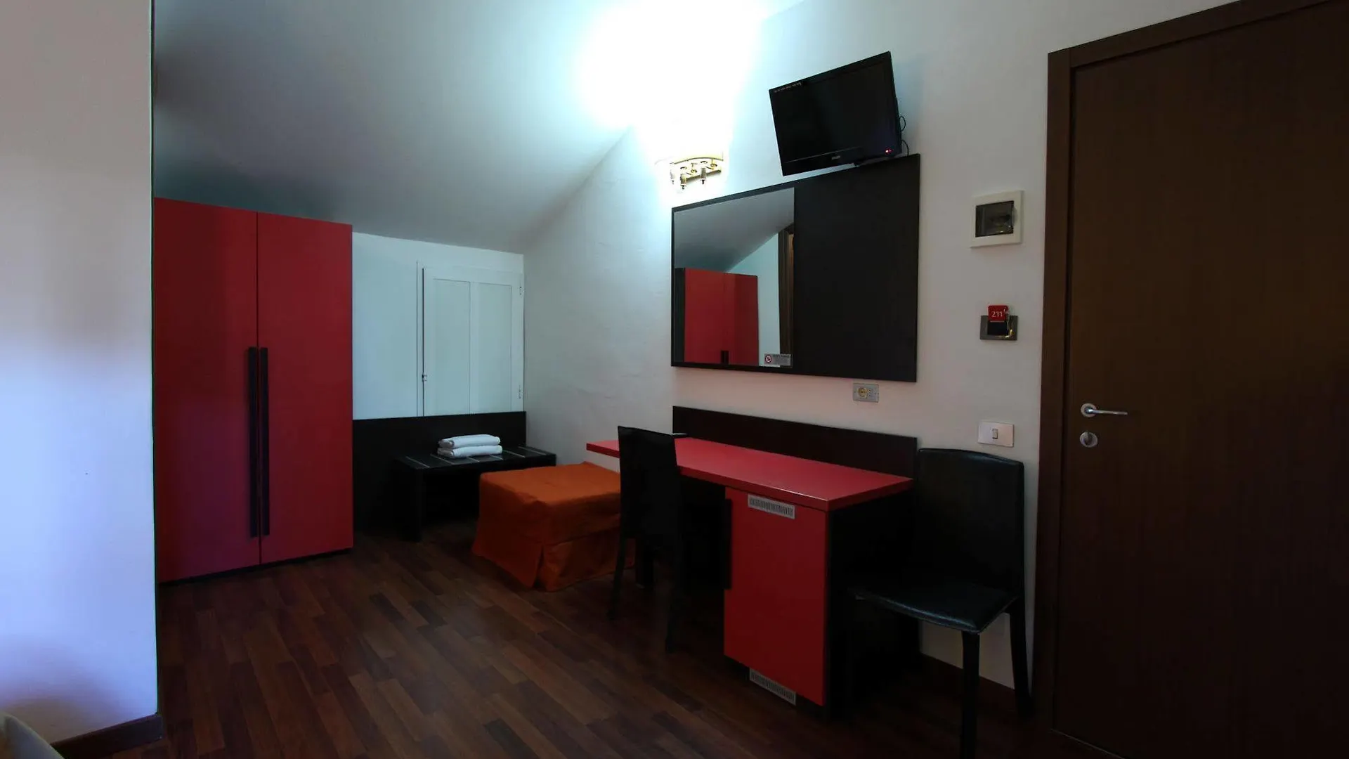 Lux Hotel Durante Milano 2*,  İtalya