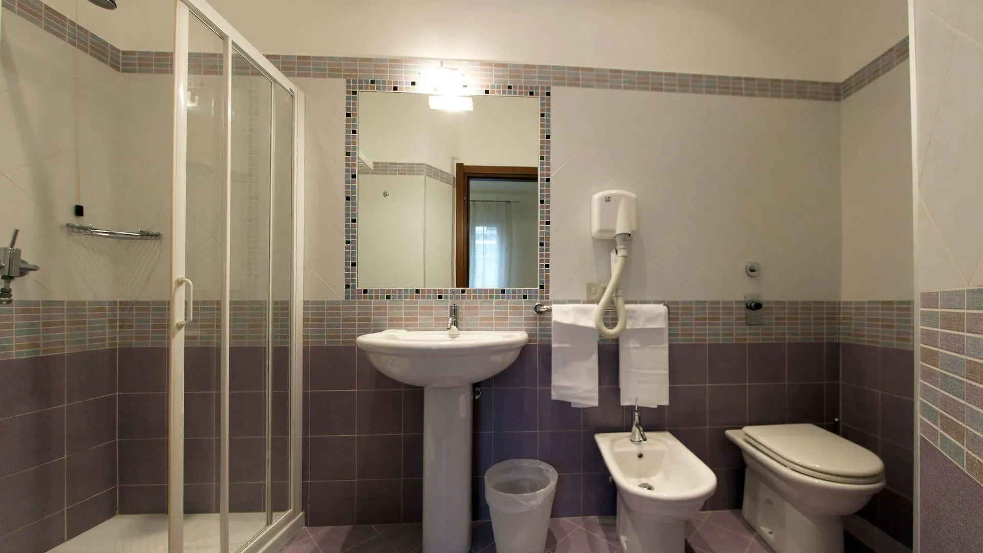 **  Lux Hotel Durante Milano İtalya